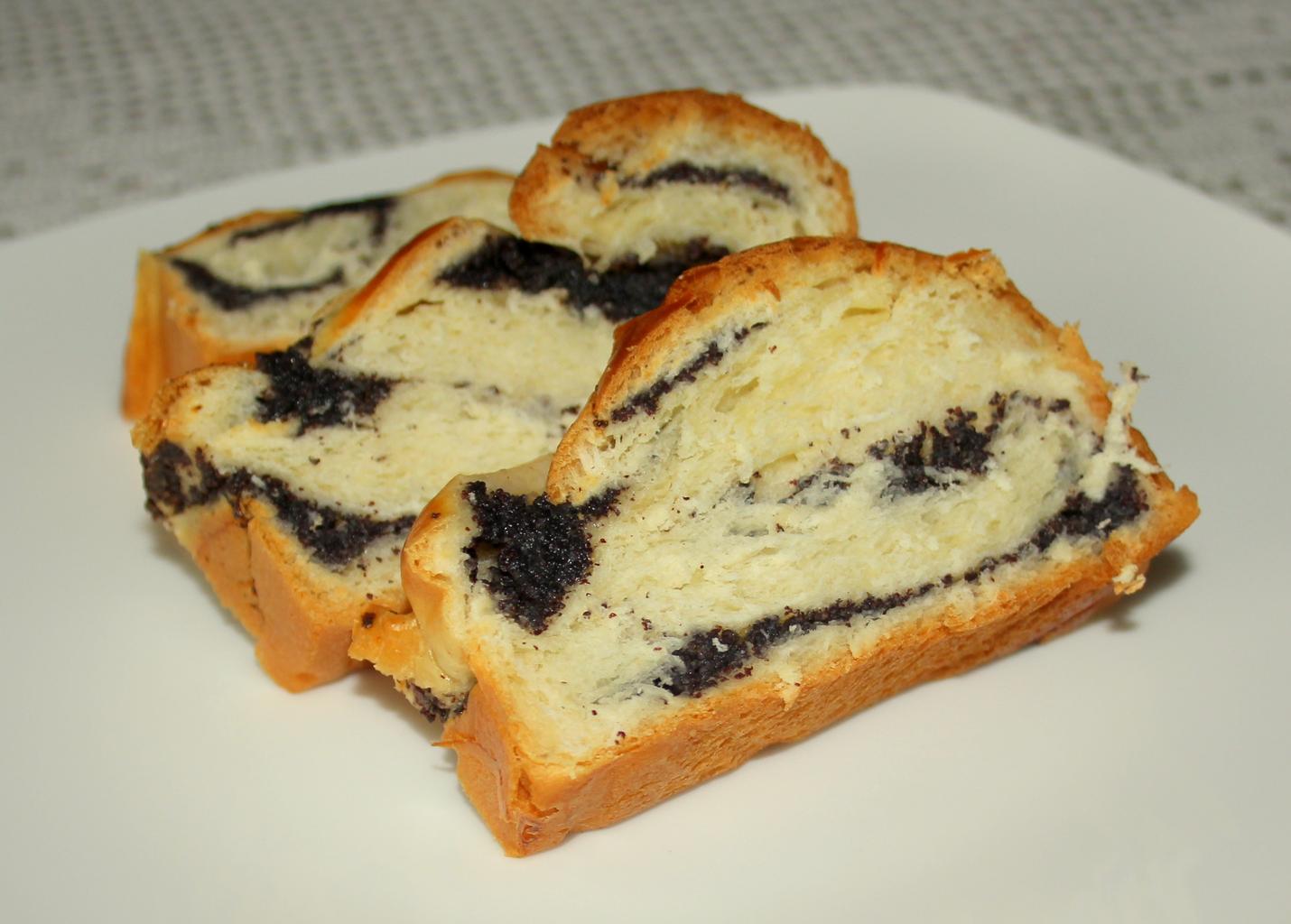 Sliced swirled loaf on a linen cloth